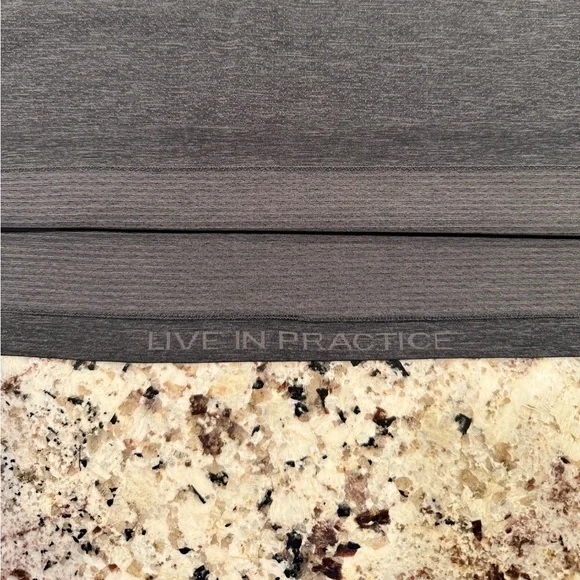 Men’s Lululemon shirt - Picture 5 of 8